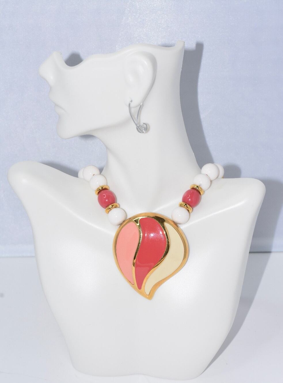 NAPIER Pink/Cream Enamel Pendant Gold Tone Lucite Beaded Statement Necklace